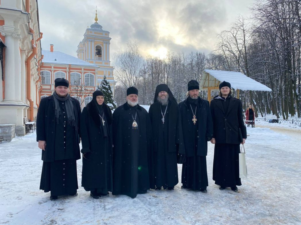 1.-S-namestnikom-obiteli-episkopom-Nazariem-_2_.jpg