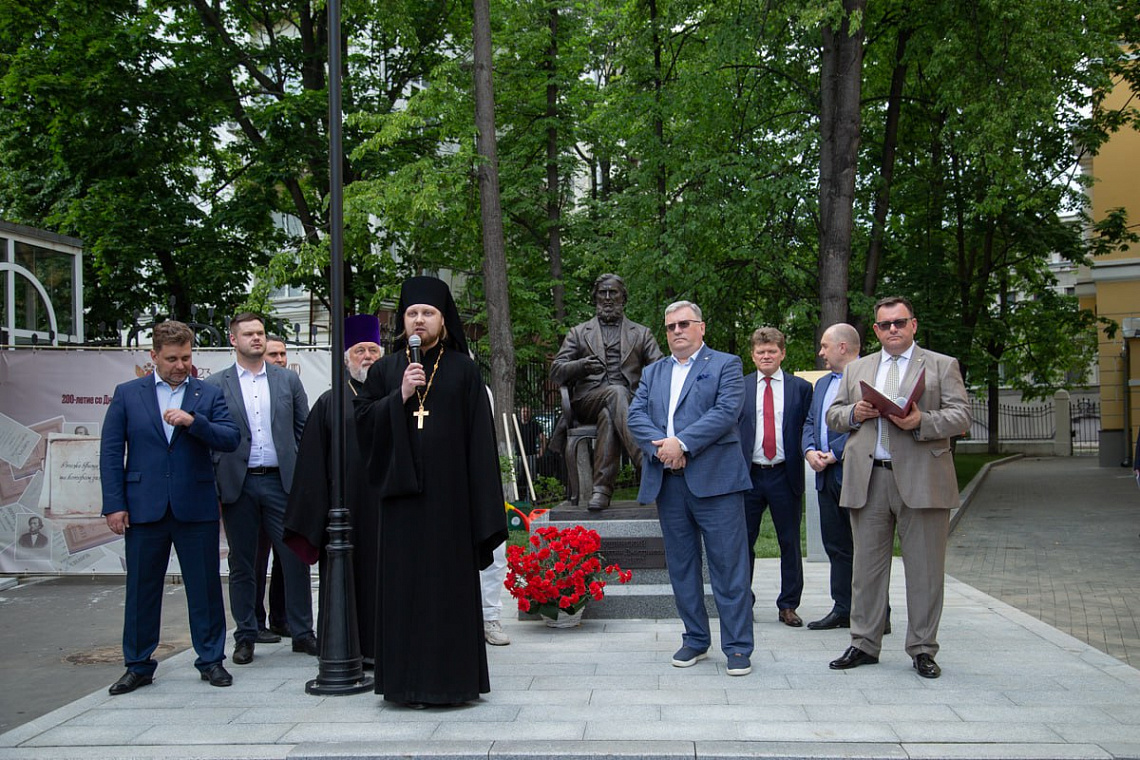 Преподаватель СДА иеромонах Лавр (Архипов) принял участие в церемонии открытия аллеи К.Д. Ушинского рядом с главным корпусом МПГУ Преподаватель СДА иеромонах Лавр (Архипов) принял участие в церемонии открытия аллеи К.Д. Ушинского рядом с главным корпусом МПГУ
