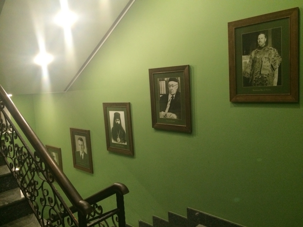 Лестница на второй этаж Свщмч. Иларион