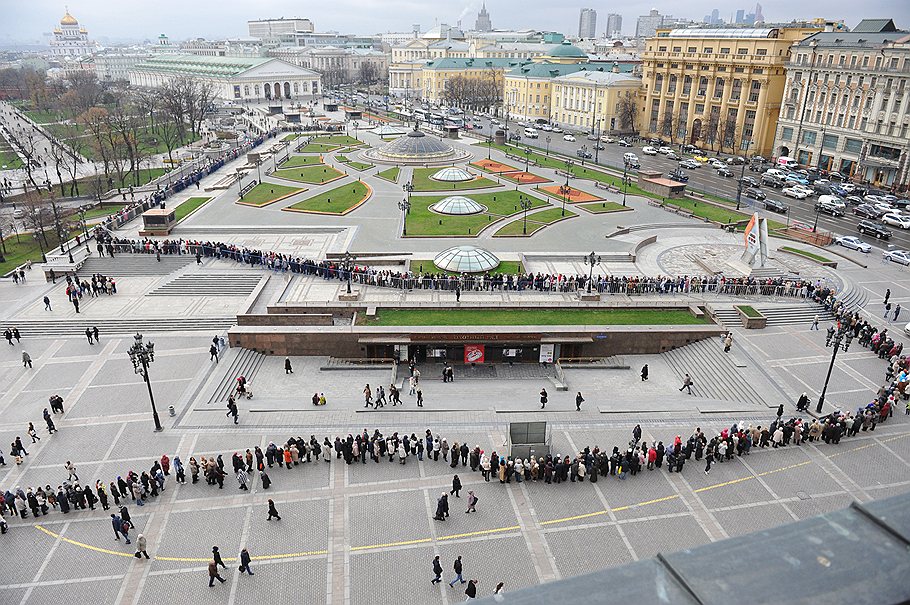 Очередь на выставку Очередь на выставку